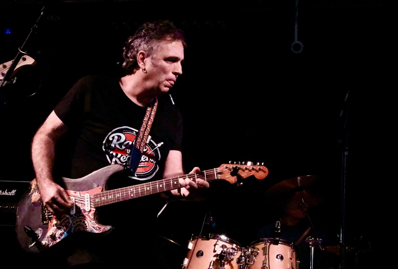 Rafa Rodríguez - Cantante y Guitarra